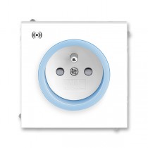 5589M-A02357 41  Zásuvka jednonásobná s ochranným kolíkem, s clonkami, s ochranou před přepětím, bílá / ledová modrá